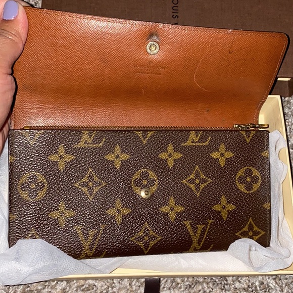 LV wallet Authentic - Picture 2 of 10